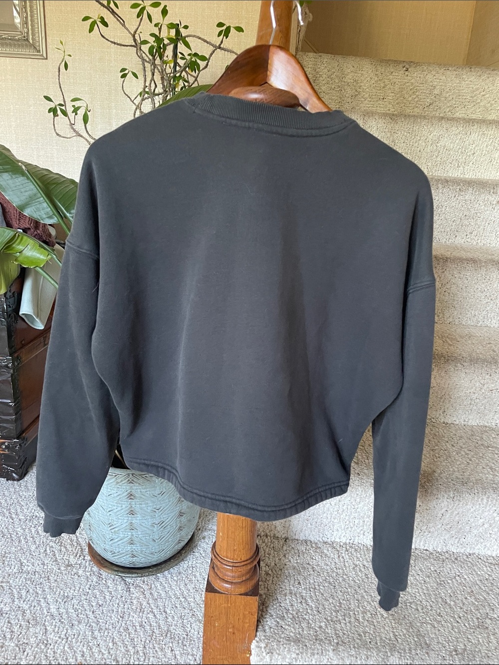 Vuori Restore Black Cropped Crewneck Sweatshirt with Drawstring Hem - Picture 4 of 8